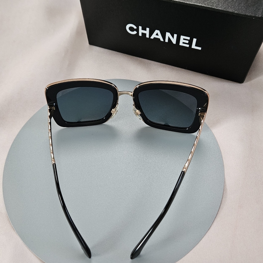 CHANEL  Sunnies 👀 Mirrored Rose Gold Lenses With Black Frames - Picture 8 of 9